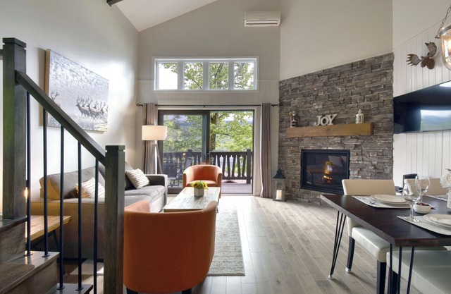 Stunning Condo - View on Lake Tremblant & Mountain