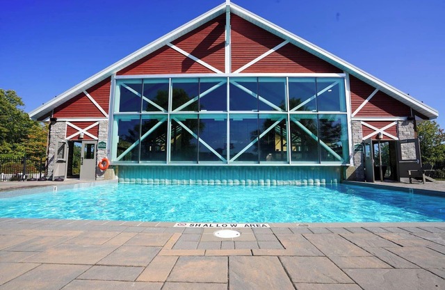 Stunning Condo with Access to Pool