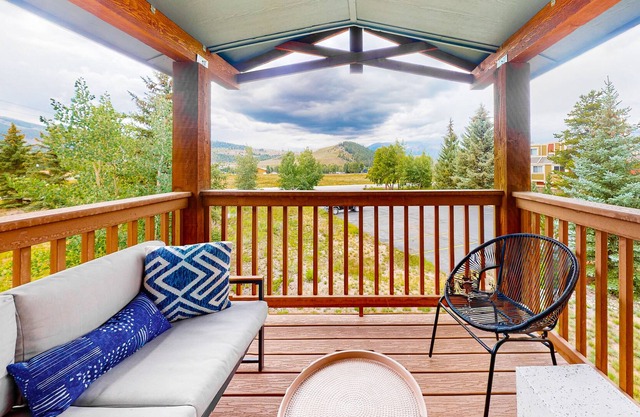Stunning condo with mountain views, private W/D, and gas fireplace