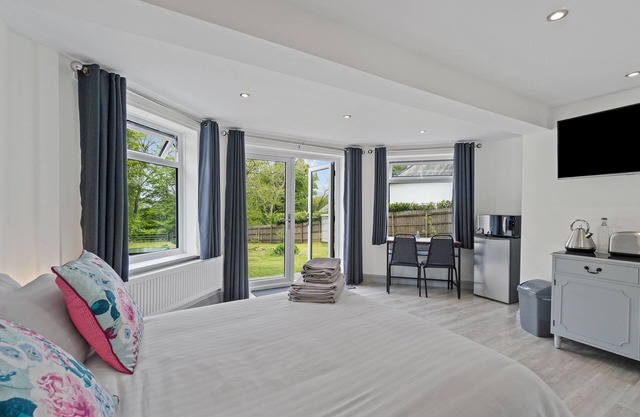 Stunning, Contemporary 1 Bedroom En-suite Annexe