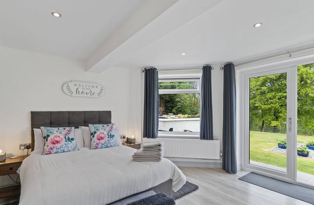 Stunning, contemporary 1 bedroom En-suite Annexe