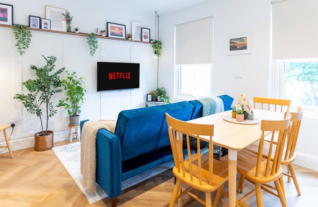 Stunning cosy flat near 02, canary wharf, free parking