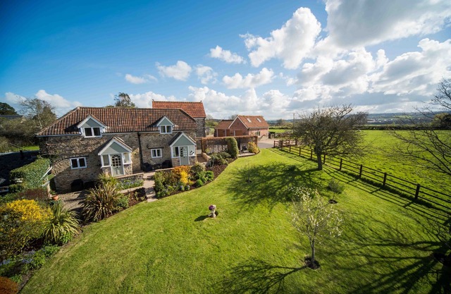 Stunning countryside views, close to the Jurassic Coast. Dog friendly