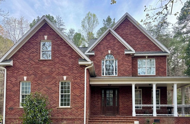 Stunning Custom 4-bedroom with creek, trails, & privacy in Chapel Hill
