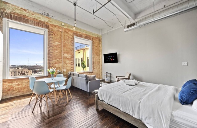 Stunning Downtown Apartment | Pool, Laundry, Parking