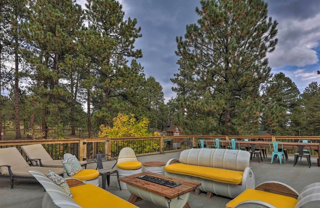 Stunning Evergreen Chalet w/ Private Hot Tub!