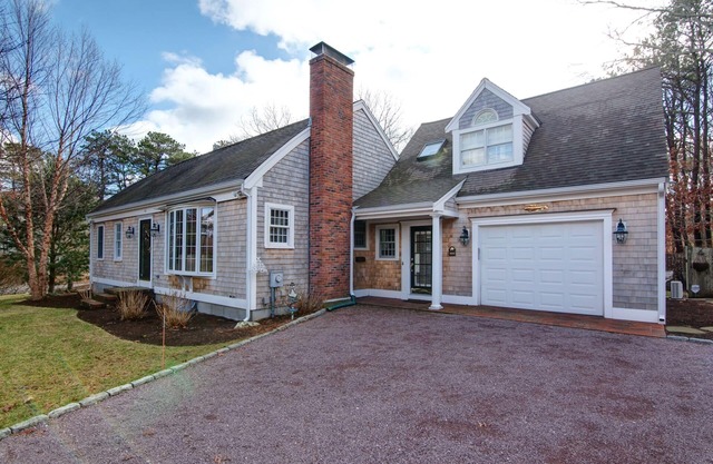Stunning Falmouth Cape House close to Beaches, Golf, Restaurants and Shops.