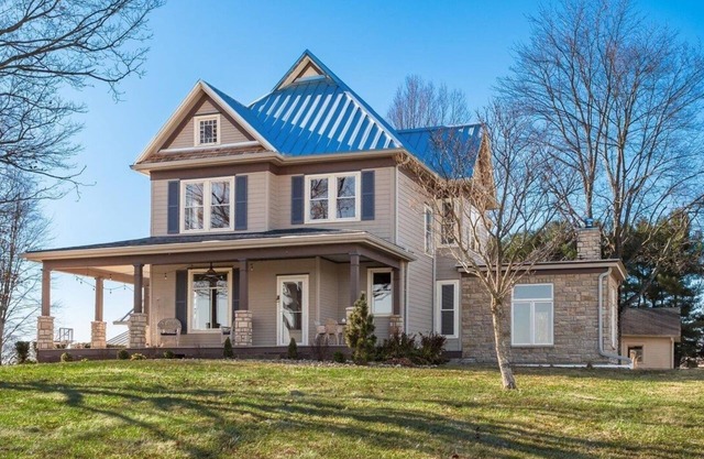 Stunning Farmhouse with Heated Pool & Hot Tub & Pickleball Court!