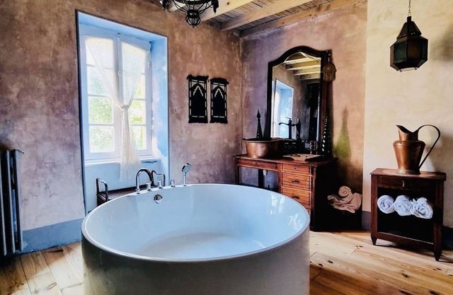 Stunning French house with chic luxury vibe - 5 bedroom /sleeps 8
