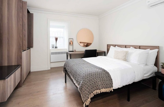 Stunning fully-equipped studio in downtown
