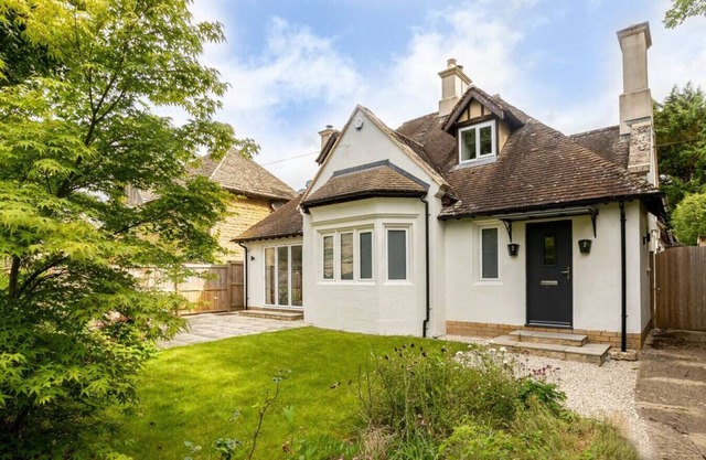 Stunning 5 Bed in the Centre of Bourton