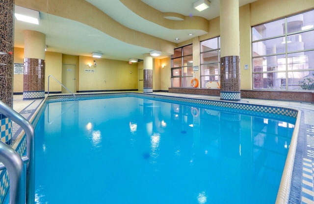 STUNNING High Floor Bay St Condo w BIG Balcony/Terrace (Sleeps 4) Pet Friendly