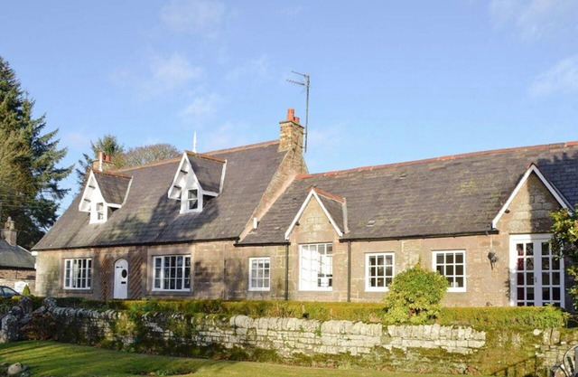 Stunning historic Angus cottage next door to Guthrie castle and ancient church