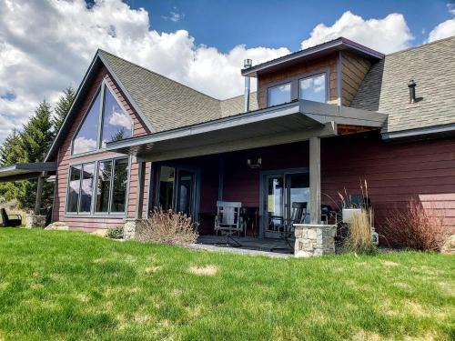 Stunning Hollowtop House with Panoramic Lake and Mountain Views near Ennis, Montana