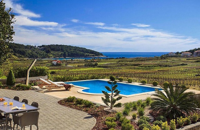Stunning home in Lumbarda