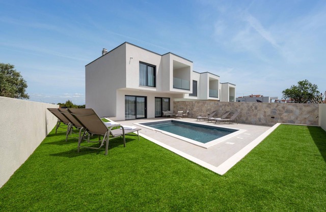 Stunning home in Vodice with kitchen