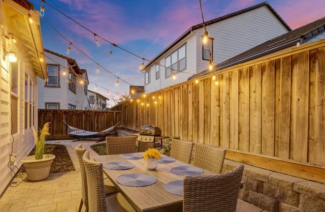 Stunning Home | Pool Table & BBQ Grill | 5 Mins to Ferry to SF