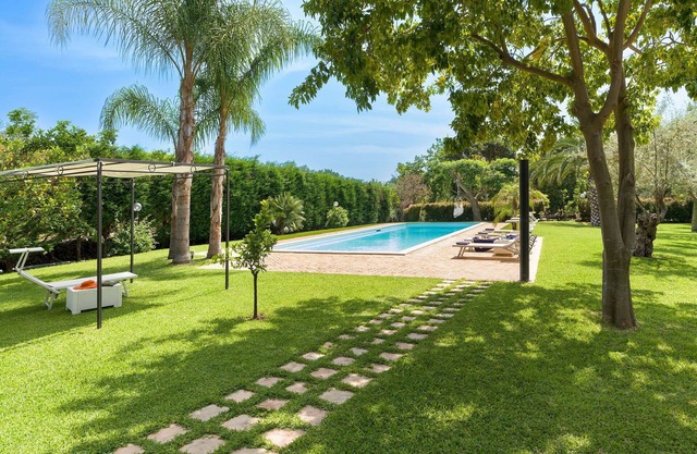 Stunning private villa for 6 guests with A/C, private pool, WIFI, terrace and parking