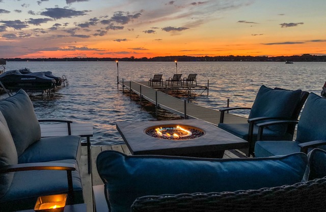 Stunning Lake Home on all sports lake Sandbar with breathtaking views!