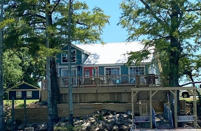 Stunning Lakefront Getaway on Moon Lake