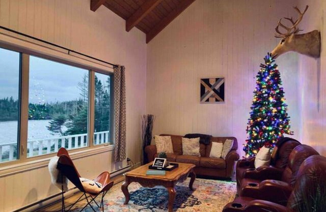 Stunning Lakehouse Deer Park Waterfront Cottage