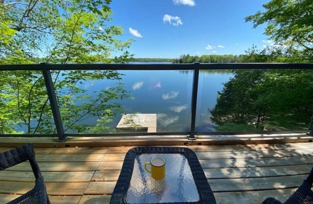 Stunning Lakeview Waterfront Cottage