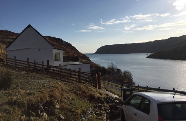 Stunning Loch Location