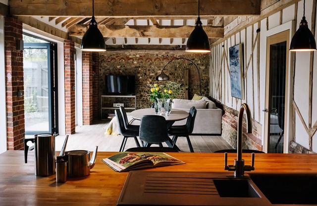 Stunning luxury barn in rural Suffolk - sleeps 2-6