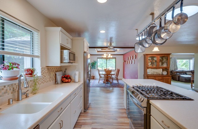 Stunning Medford Escape w/ Panoramic Views!