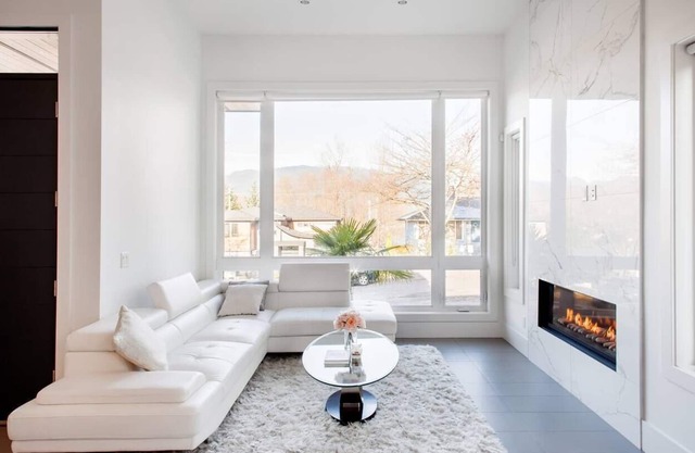 Stunning Modern Home with Beautiful Ocean and Mountain Views!
