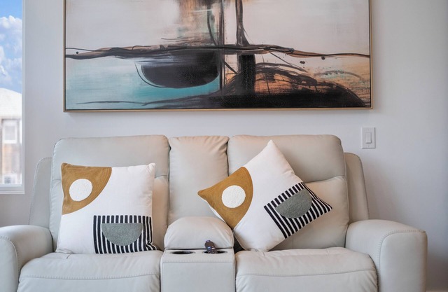 Stunning modern house | Minutes away from the beautiful coastline of California!