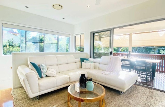 Stunning, Modern Two Level Townhome! Inner Cityclose to Everything!