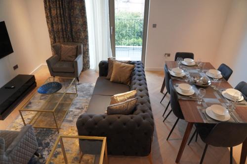 Stunning Morden Apartment Zone 3 Free Parking Prime location Sleeps Upto 6