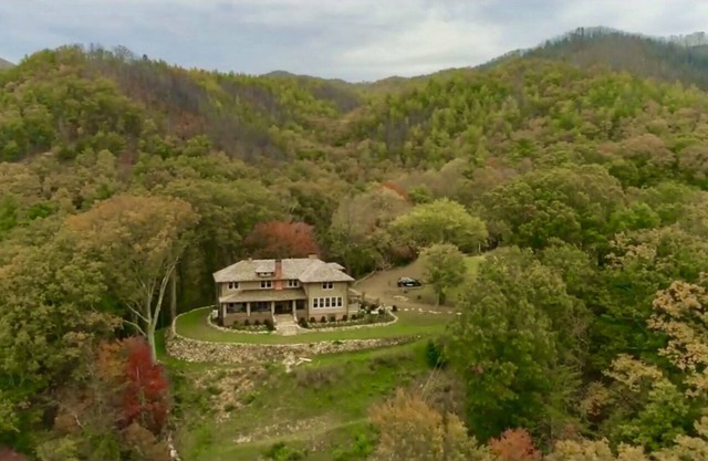 Stunning Mountain Estate Overlooking Hot Springs w/ Hot Tub, Gameroom, sleeps 17