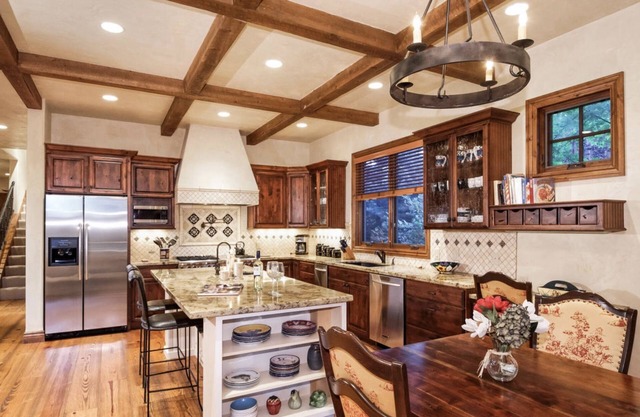 Stunning Mountain Home Close to All