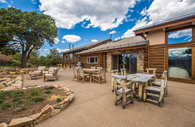 Stunning Mountain Home with Spectacular Views - Access to Trails