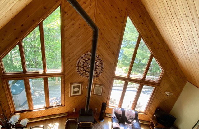 Stunning Muskoka Cottage on Beautiful High Lake
