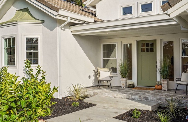 Stunning new 3,800 sq ft home, close to restaurant's and shops