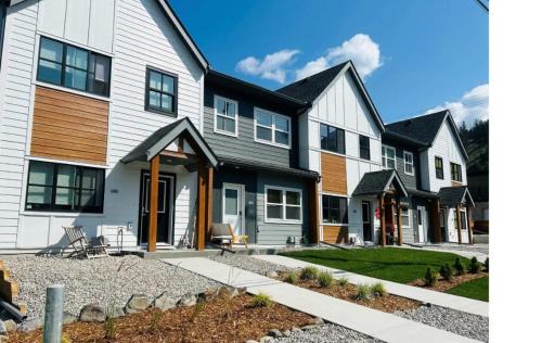Stunning New 3 Bedroom Mountain View Condo
