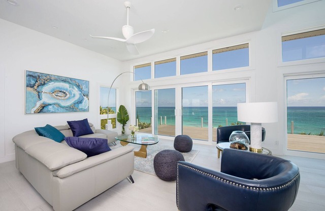 Stunning New Secluded Beachfront House w/Heated Pool, Spectacular Views