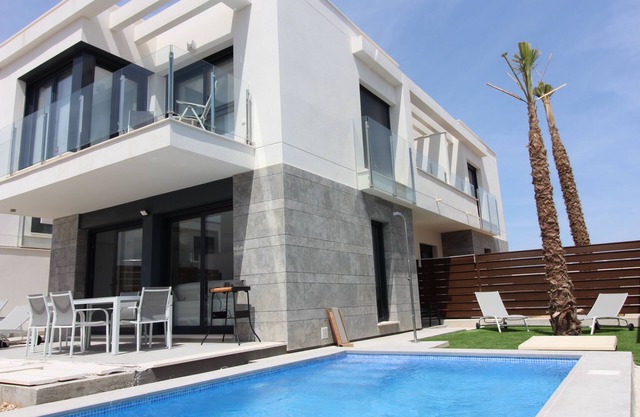 Stunning new house with private pool, located on the Vistabella golf course