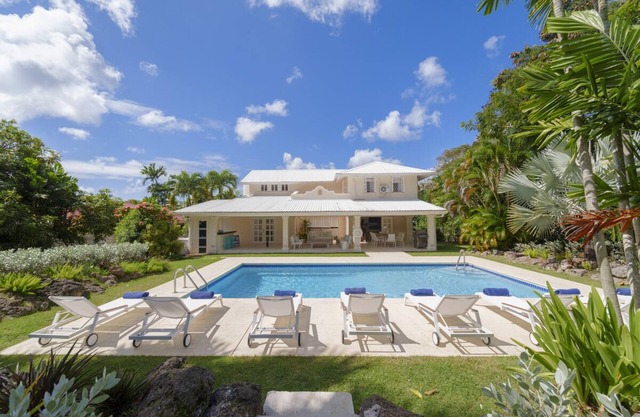 Stunning New Villa 2 Mins to Beach - Coral House