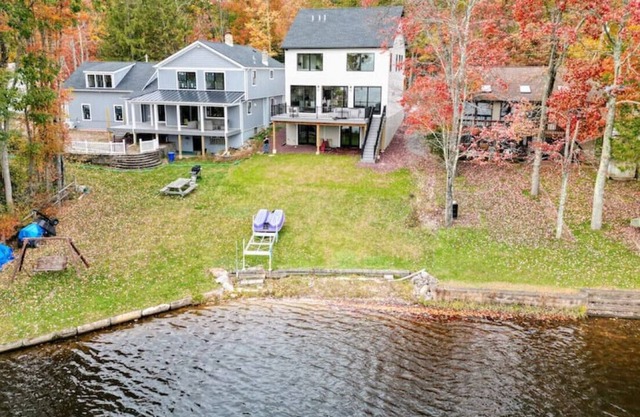 Stunning Newly Built Lakefront Home!