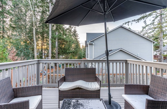 Stunning Newly Build Home: Prime Location
