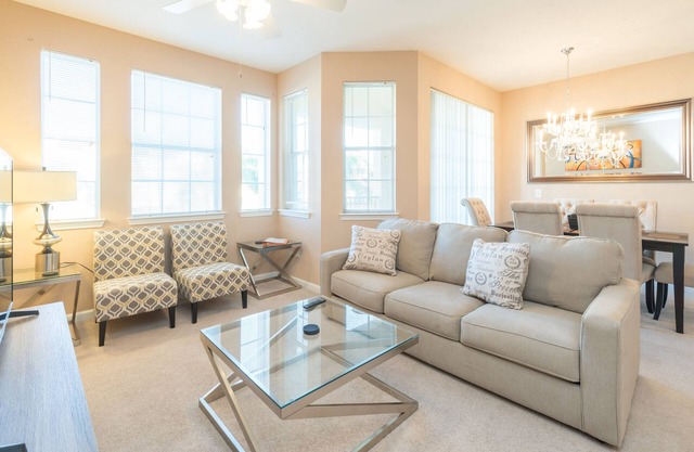 Stunning, Newly Renovated Condo, Near Disney and Universal