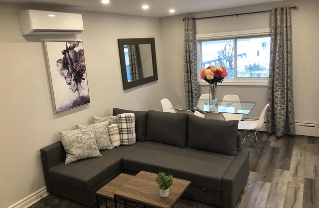 Stunning Niagara Warm,Cozy and Clean Suite Stay