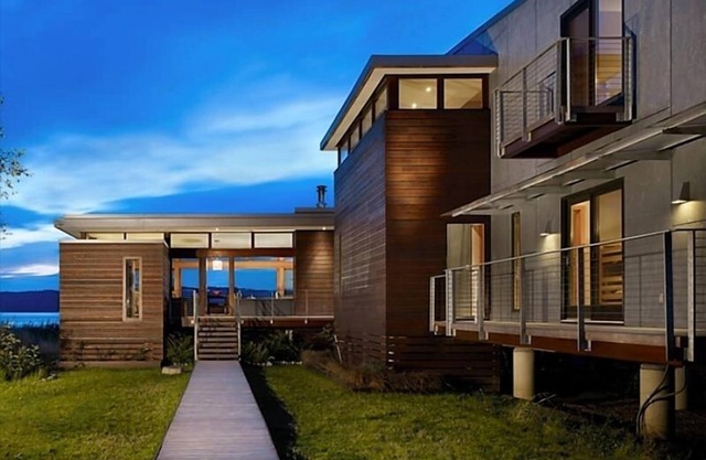 STUNNING OCEAN FRONT HOME on PRIVATE ISLAND - Everett