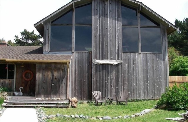 Stunning Ocean & Mountain Views, Quiet Family Home,Beach Access