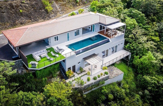 Stunning Ocean View Villa with Infinity Pool!