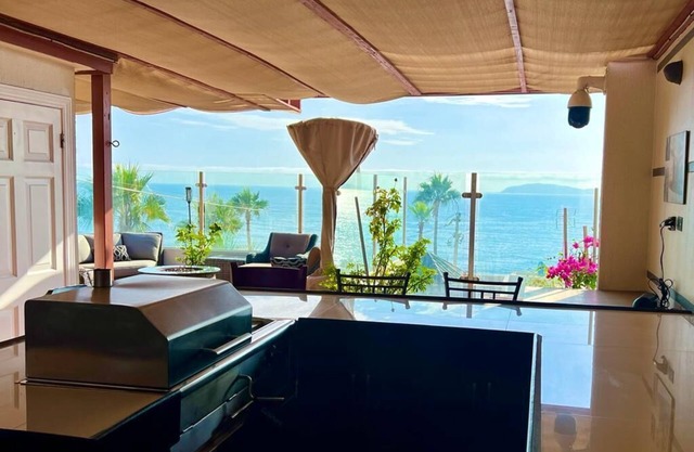Stunning Ocean View Home with rooftop entertainment near Rosarito